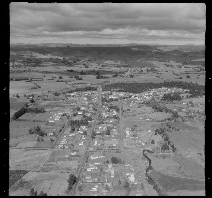 1965 23030068 Ohakune towards Raetihi - Kirk