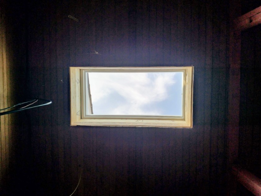 33 - Roof window to sky